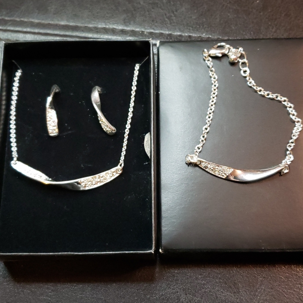 Avon silver tone, elegant, sexy jewelry
